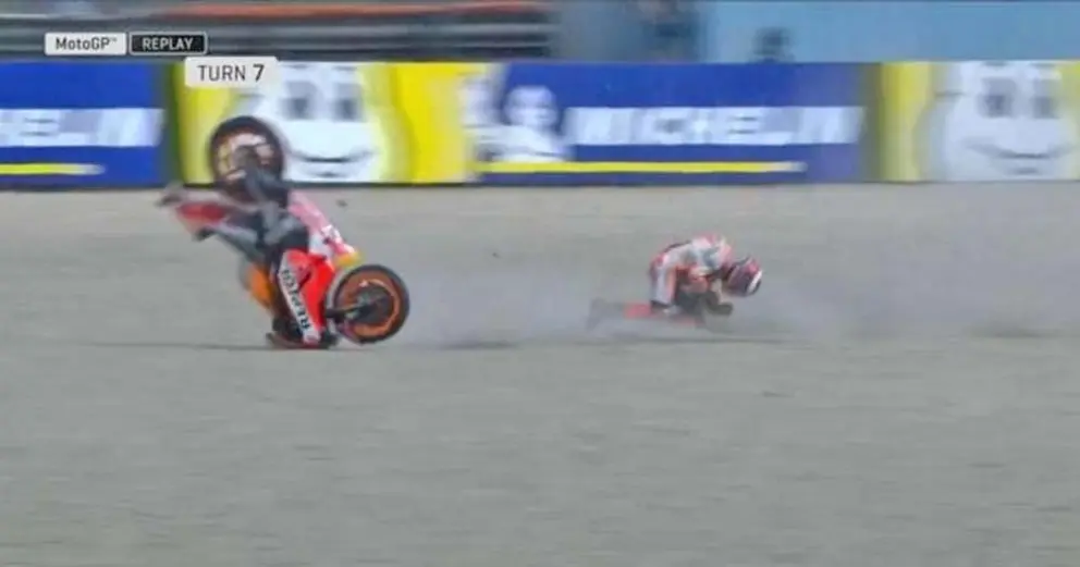 Jorge Lorenzo se vuelve a caer y corre el riesgo de quedar parapl&eacute;jico