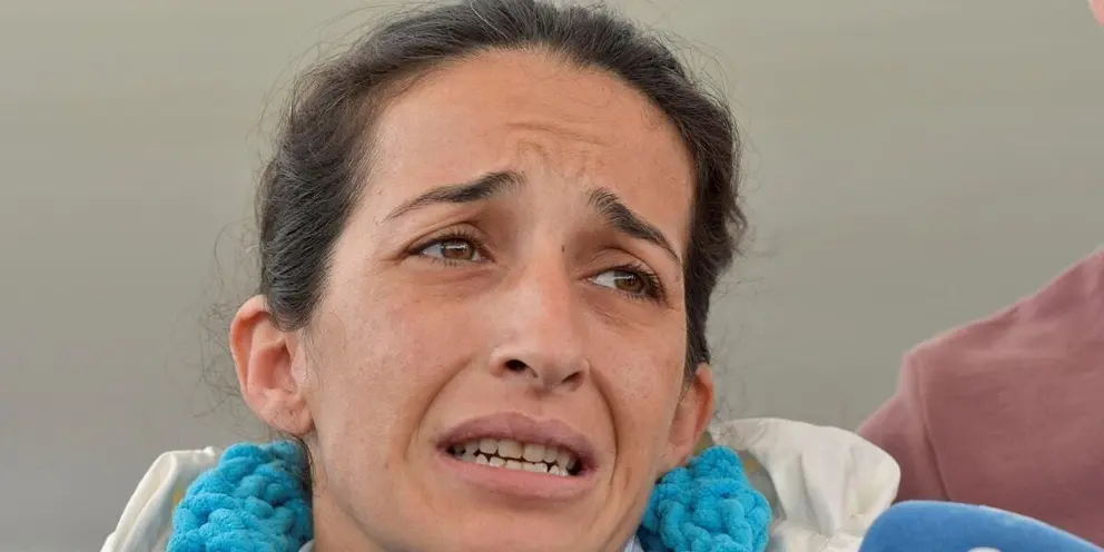 GRAF5188 N&Iacute;JAR (ALMER&Iacute;A) 05/03/2018.,- Patricia Ramirez ,madre de Gabriel, el ni&ntilde;o de 8 a&ntilde;os desaparecido el pasado martes en Las Hortichuelas en N&iacute;jar (Almer&iacute;a), atendiendo hoy a los medios, a los que ha dicho que la noticia de que la camiseta interior hallada este s&aacute;bado contiene ADN de su hijo es "un rayo de luz de estar en el camino". EFE/Carlos Barba