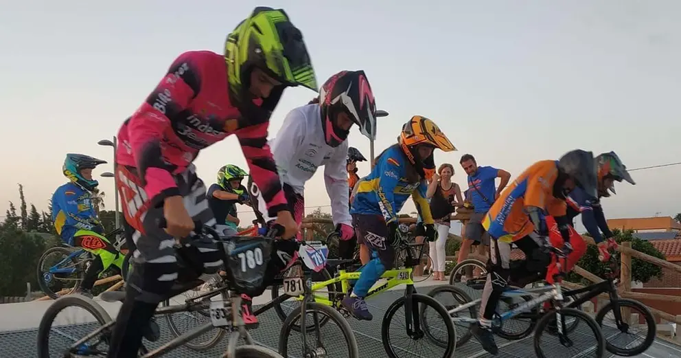 Daniel Fern&aacute;ndez a la izquierda de la imagen