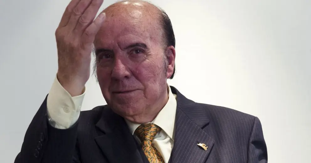 GRA374. M&Aacute;LAGA, 24/11/2016.-El humorista Gregorio S&aacute;nchez Fern&aacute;ndez conocido como "Chiquito de la Calzada" tras recibir hoy el galard&oacute;n al "Personaje malague&ntilde;o", uno de los Premios Aehcos otorgados por la patronal hotelera de la Costa del Sol por su trayectoria art&iacute;stica y llevar siempre el nombre de M&aacute;laga en todas partes donde ha actuado. EFE/Jorge Zapata.