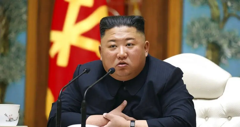 １１日に行われた朝鮮労働党政治局会議に参加する金正恩党委員長＝平壌・党中央委員会本部（朝鮮中央通信＝朝鮮通信） /// 国際・kns-tokyo-photo-200412-05 １１日に行われた朝鮮労働党政治局会議に参加する金正恩党委員長＝平壌・党中 央委員会本部（朝鮮中央通信＝朝鮮通信）