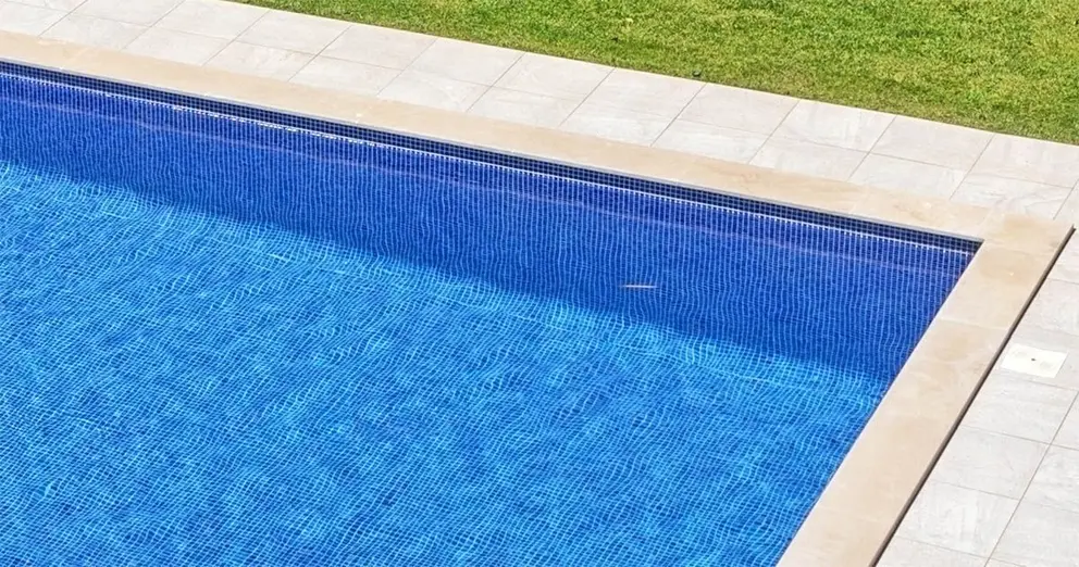 Interior de una piscina