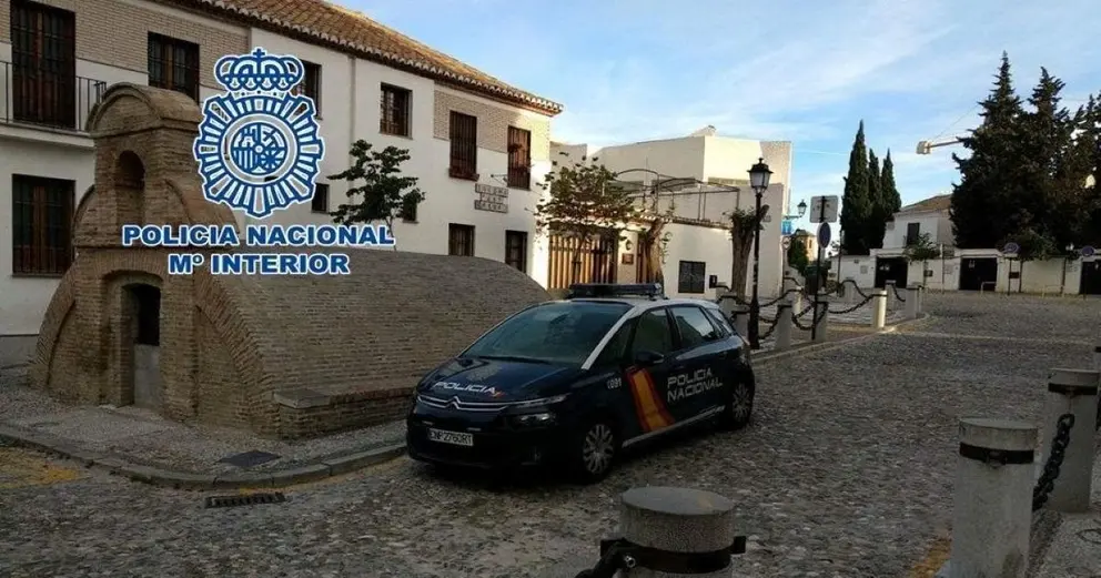 Polic&iacute;a Nacional en el Albaic&iacute;n (Granada)