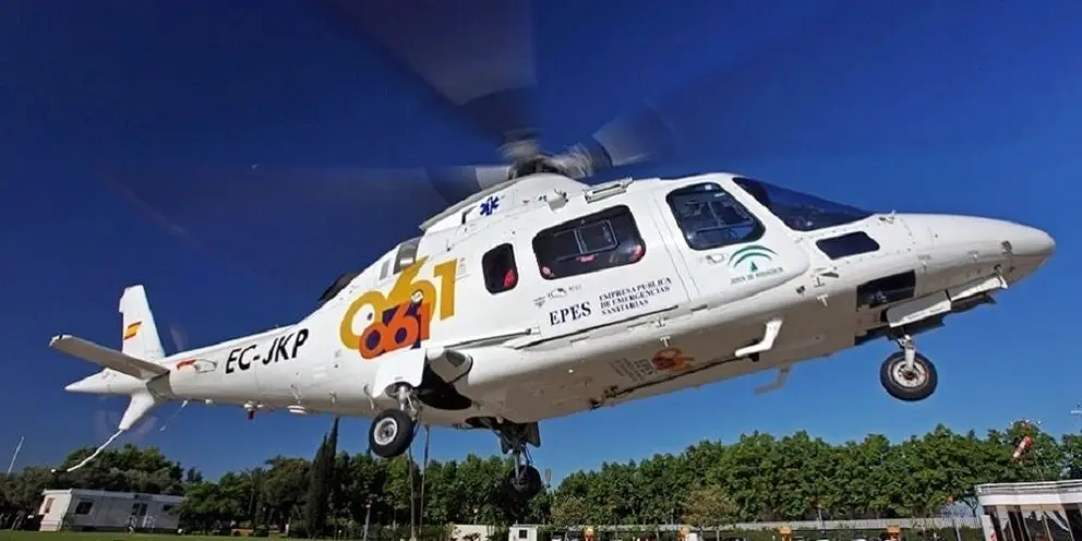 Un helic&oacute;ptero de emergencias