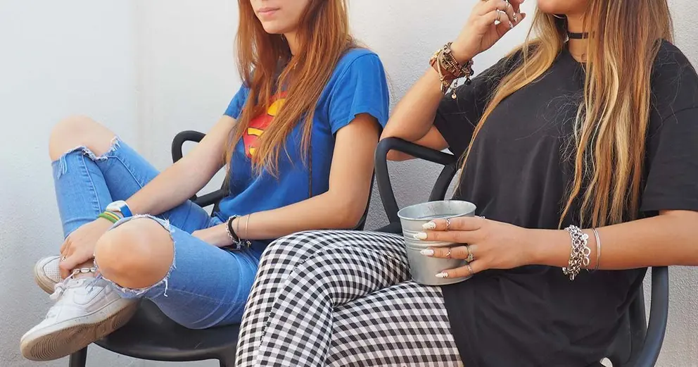 J&oacute;venes reunidos