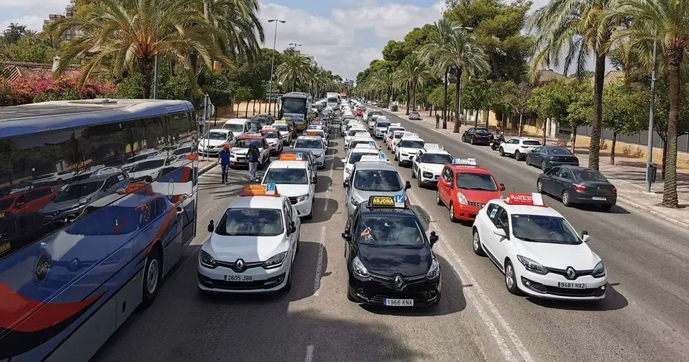 Manifestaci&oacute;n autoescuelas en Jerez | Foto: Jes&uacute;s Catal&aacute;n (ElMira.es)