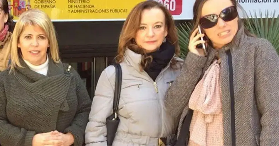 Mamen S&aacute;nchez, alcaldesa de Jerez, junto a Mila Perez, directaroa de Alcald&iacute;a conocida por su coste de 135.000 Euros para los jerezanos, y Laura &Aacute;lvarez, delegada de Recursos Humanos.