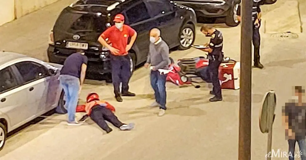 Repartidor herido tras caer en la calle Hermano Valeriano Le&oacute;n, en Jerez | elMIRA.es