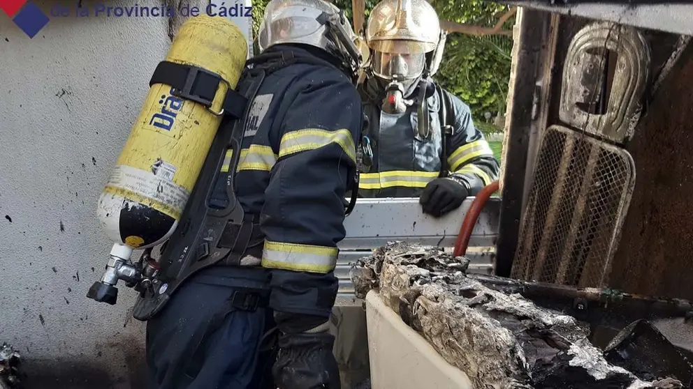 Bomberos en un incendio
