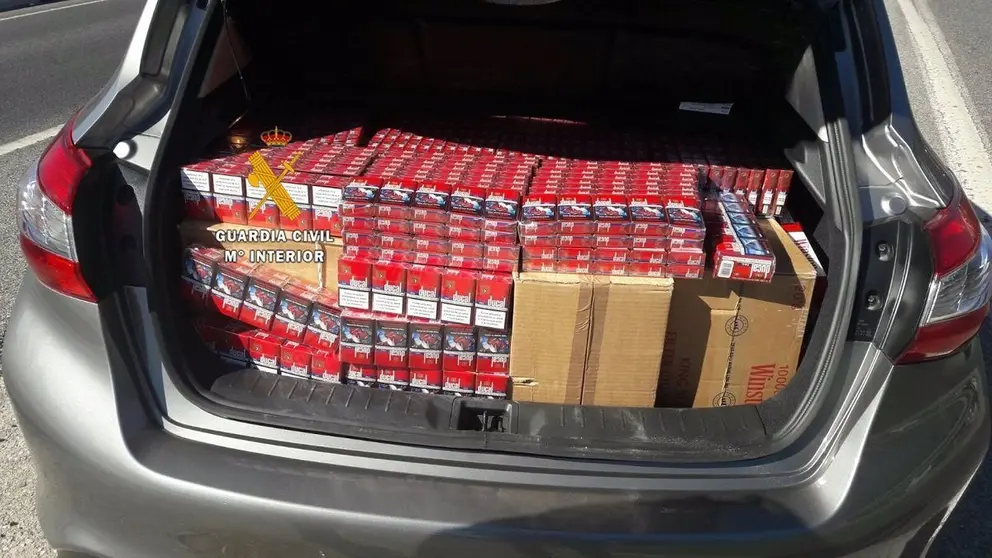 19/10/2020 Rtdo. Nota De Prensa.

Agentes de la Compa&ntilde;&iacute;a de la Guardia Civil de Marbella (M&aacute;laga), en el marco de la operaci&oacute;n 'Adams', ha desarticulado una organizaci&oacute;n criminal dedicada al contrabando de tabaco procedente de Gibraltar. Se ha detenido a 29 personas y se han intervenido 75.419 cajetillas de tabaco que carec&iacute;an de las preceptivas precintas fiscales.

SOCIEDAD 
GUARDIA CIVIL