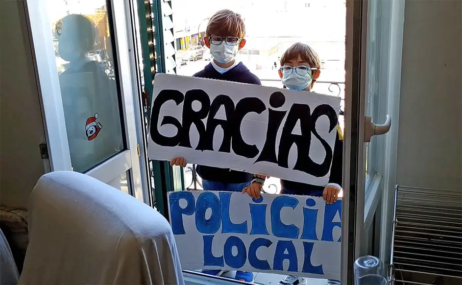 Mensaje en un video elaborado por la Polic&iacute;a Local de M&aacute;laga para dar las gracias a ni&ntilde;os y mayores por su apoyo durante el confinamiento | POLIC&Iacute;A LOCAL DE M&Aacute;LAGA