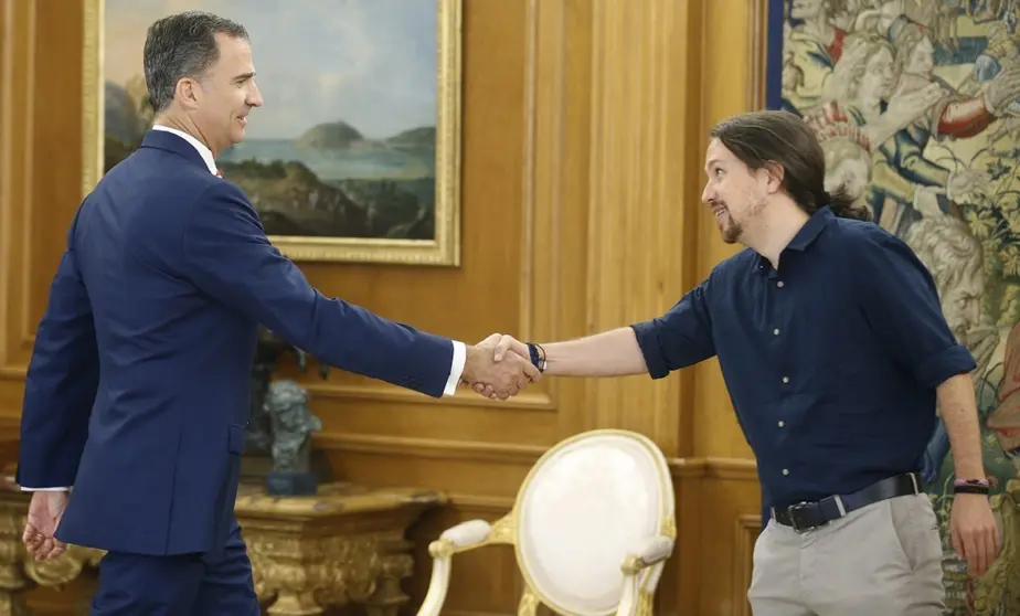 GRA036. MADRID, 28/07/2016.- El Rey recibe en el Palacio de la Zarzuela al secretario general de Podemos, Pablo Iglesias, en la tercera y &uacute;ltima jornada de su ronda de consultas con las formaciones pol&iacute;ticas parlamentarias. EFE/Angel D&iacute;az ***POOL***