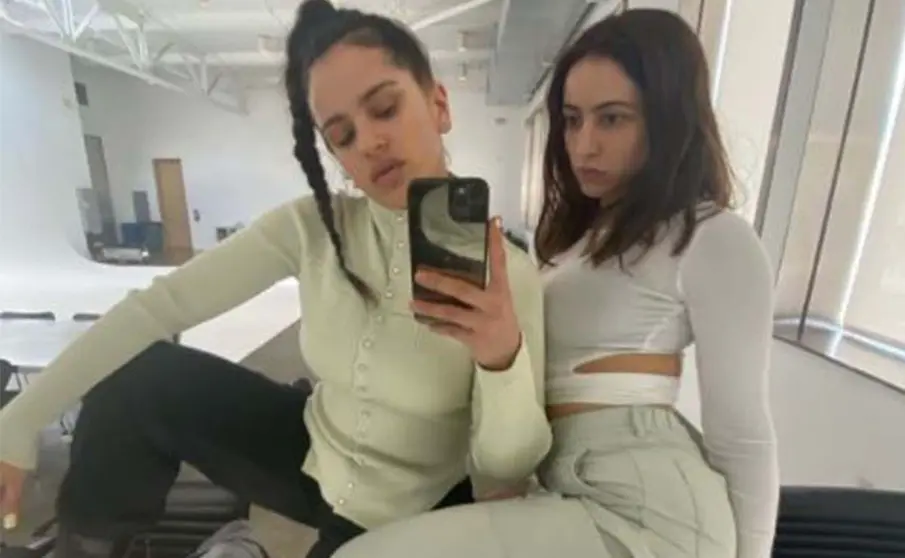 Rosal&iacute;a y su hermana Pili