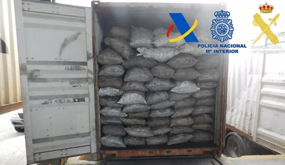 11/11/2020 Contenedor cargado de fardos de coca&iacute;na
POLITICA 
GC