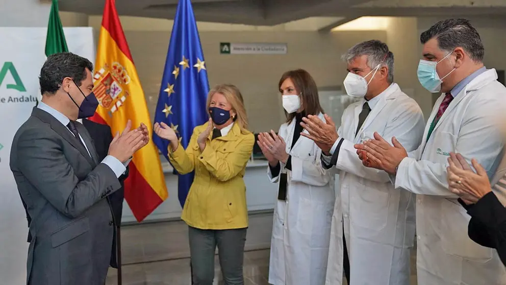 Juanma Moreno recibe el reconocimiento de la alcaldes de M&aacute;laga, &Aacute;ngeles Mu&ntilde;oz