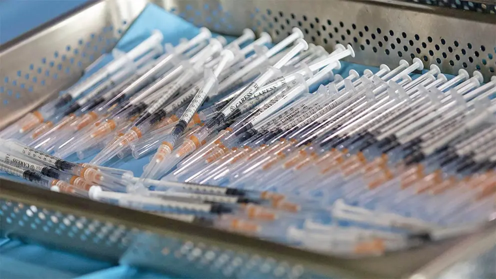 Vacunas listas para poner en la zona habilitada en el estadio Colombino de Huelva | A P&eacute;rez - EuropapRess