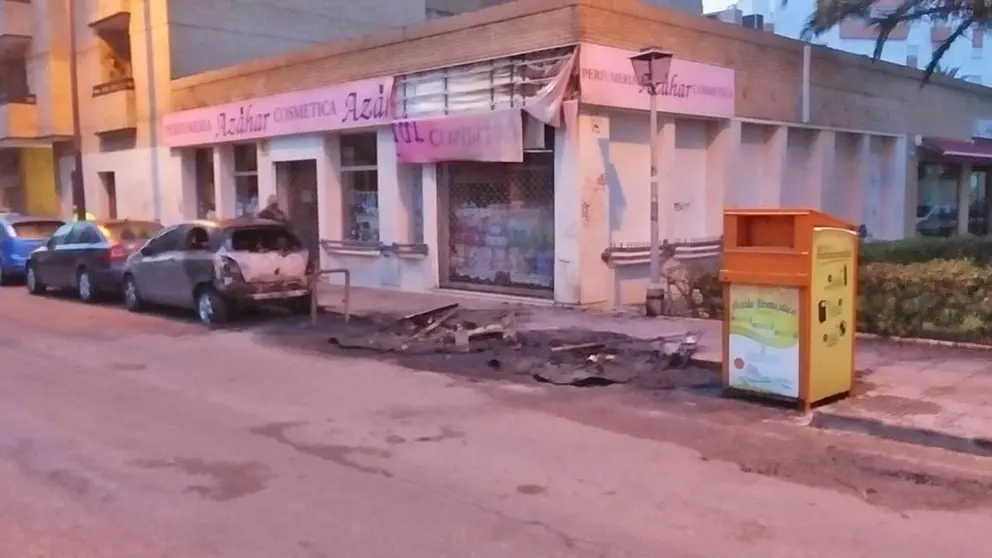 Contenedores calcinados El Puerto de Santa Mar&iacute;a | Foto de Europa Press