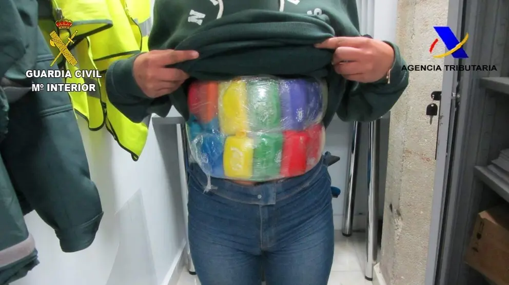 Detenida en el aeropuerto de Melilla por llevar 32 tabletas de hach&iacute;s