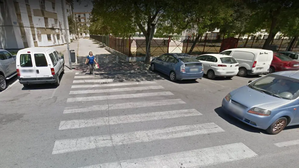 Paso de peatones en la Calle Ja&eacute;n en Barriada La Granja de Jerez
