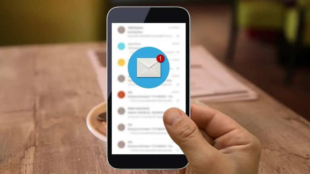 Email recibido en el smartphone