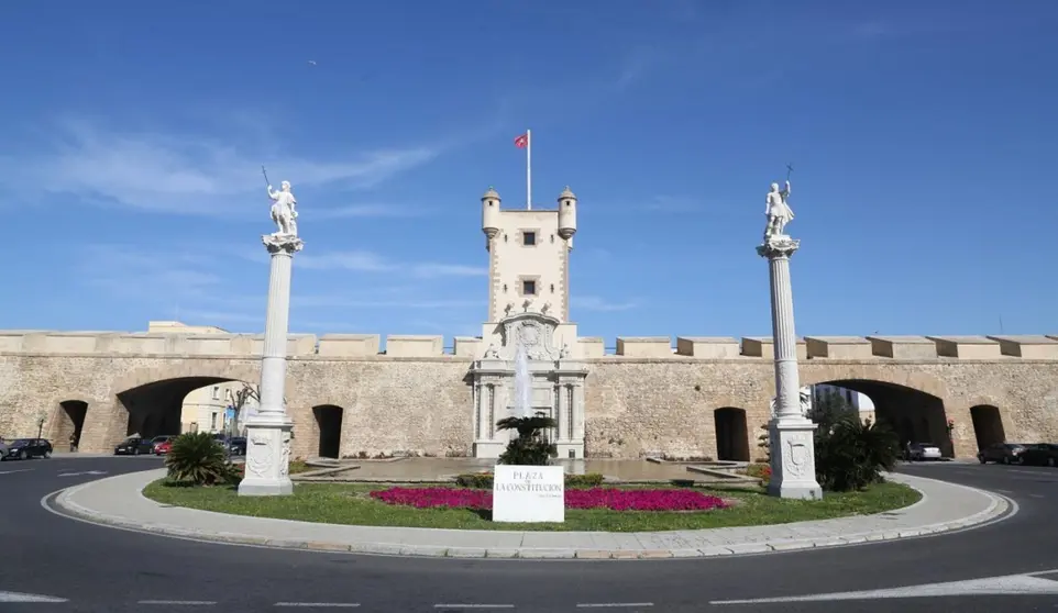 El torre&oacute;n de las Puertas de Tierra de C&aacute;diz