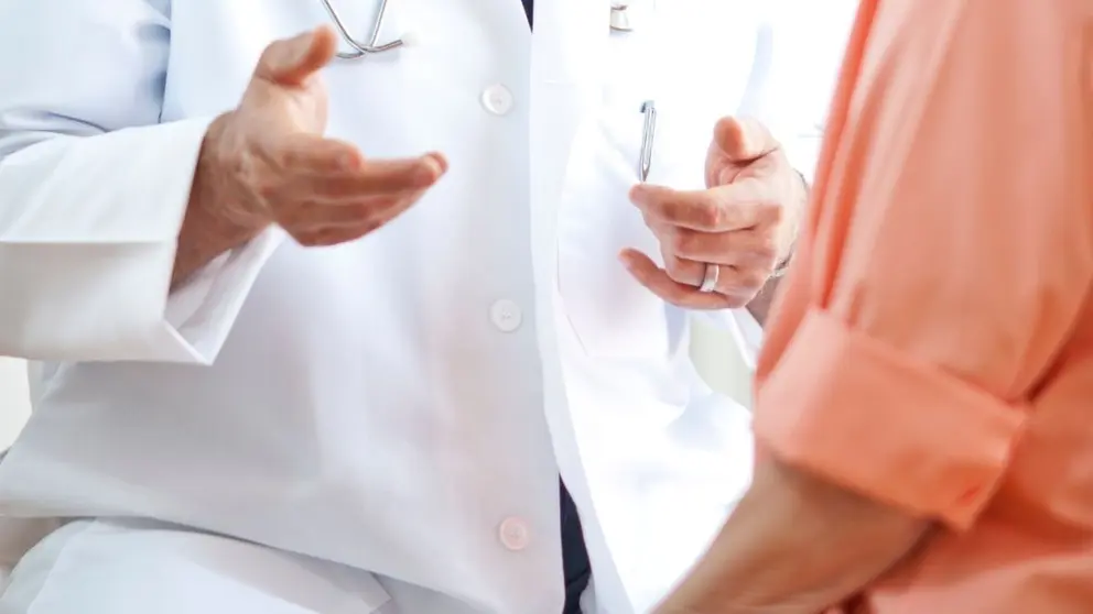 M&eacute;dico en consulta