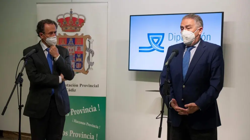 El secretario general para el Turismo de la Junta de Andaluc&iacute;a, Manuel Mu&ntilde;oz, y el vicepresidente primero de la Diputaci&oacute;n Provincial de C&aacute;diz y del Patronato de Turismo, Jos&eacute; Mar&iacute;a Rom&aacute;n