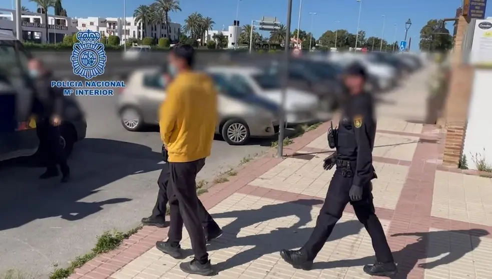 Polic&iacute;a Nacional detiene a un var&oacute;n en Estepona tras enga&ntilde;ar y agredir sexualmente a una menor
