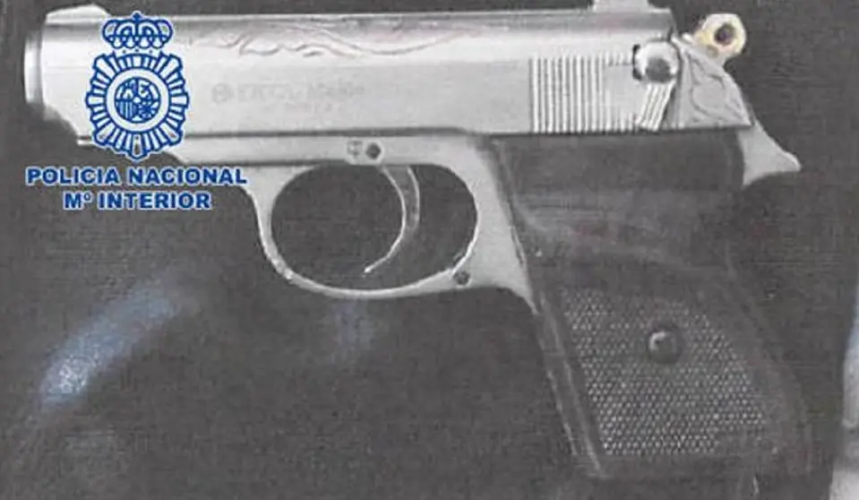 Pistola intervenida al menor