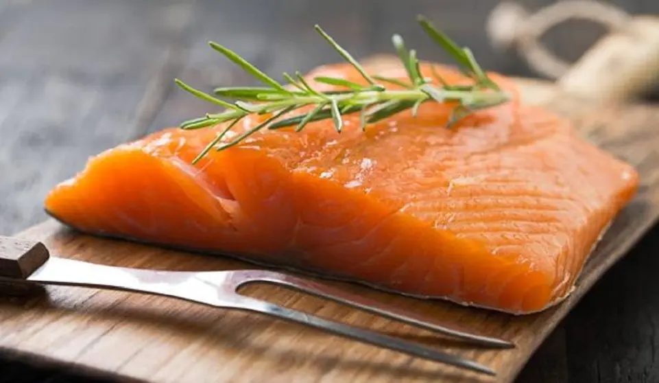 Salm&oacute;n ahumado marinado