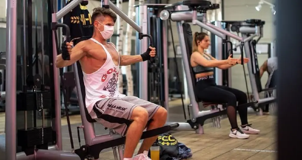 Brote de Coronavirus en un gimnasio