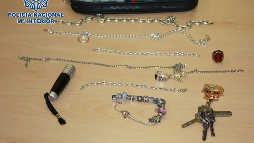 Pertenencias de la v&iacute;ctima recuperadas por la Polic&iacute;a Nacional