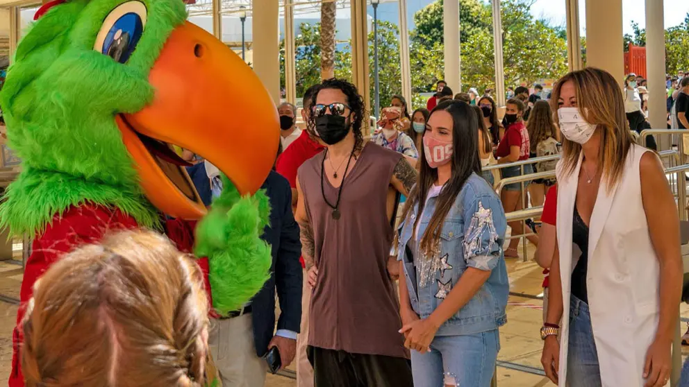 India Mart&iacute;nez es madrina de Isla M&aacute;gica en Sevilla 