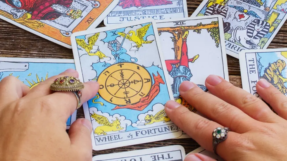 El mejor tarot 806 con tarotistas de experiencia
