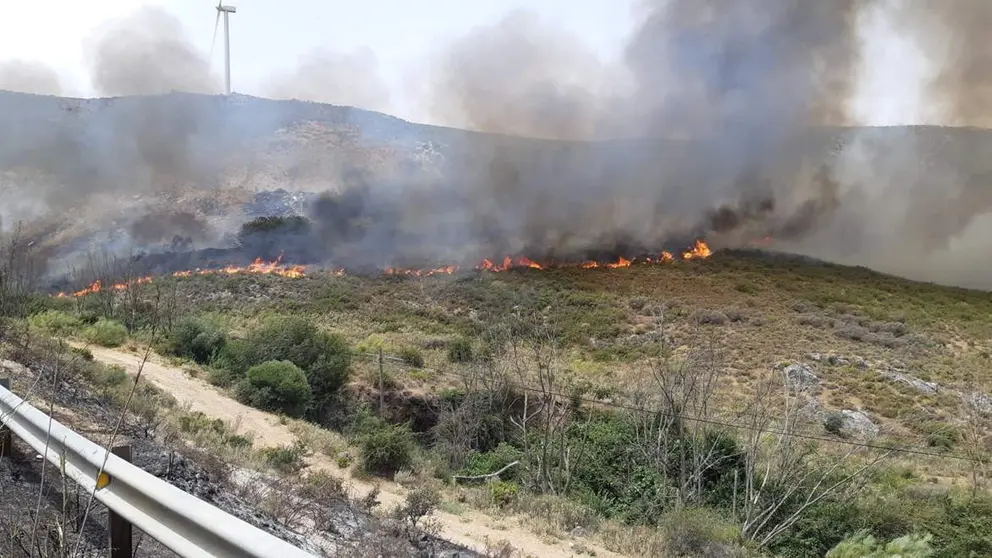 Incendio en Ca&ntilde;ete La Real en la provincia de M&aacute;laga