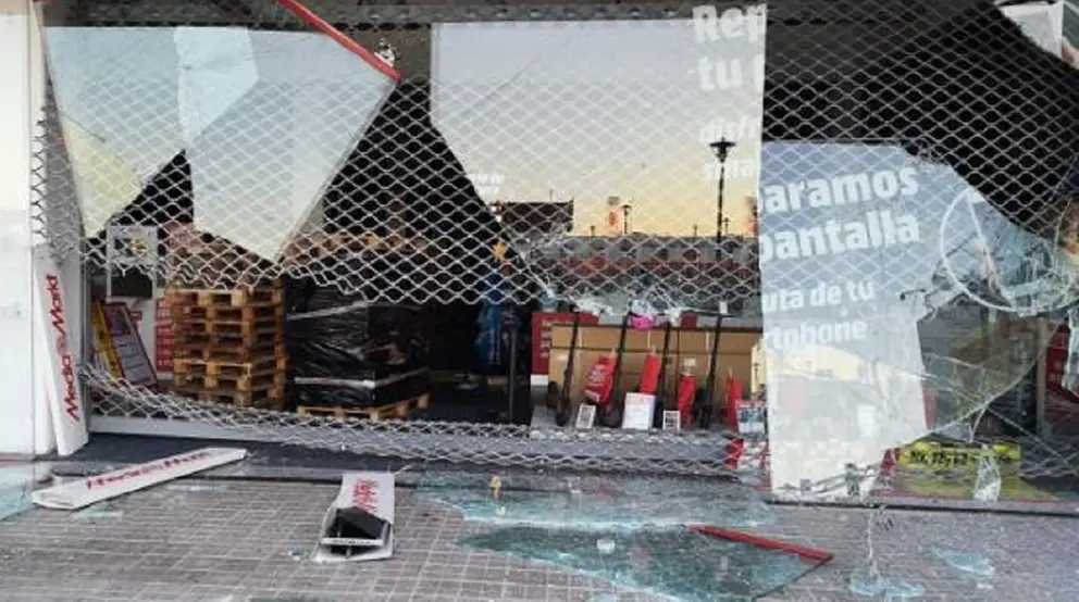 Robo en un almac&eacute;n de Almer&iacute;a arrancando la puerta