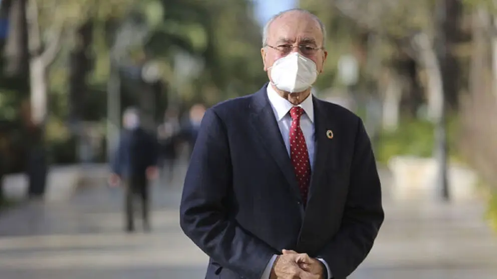 El alcalde de M&aacute;laga Francisco de la Torre aboga por usar la mascarilla