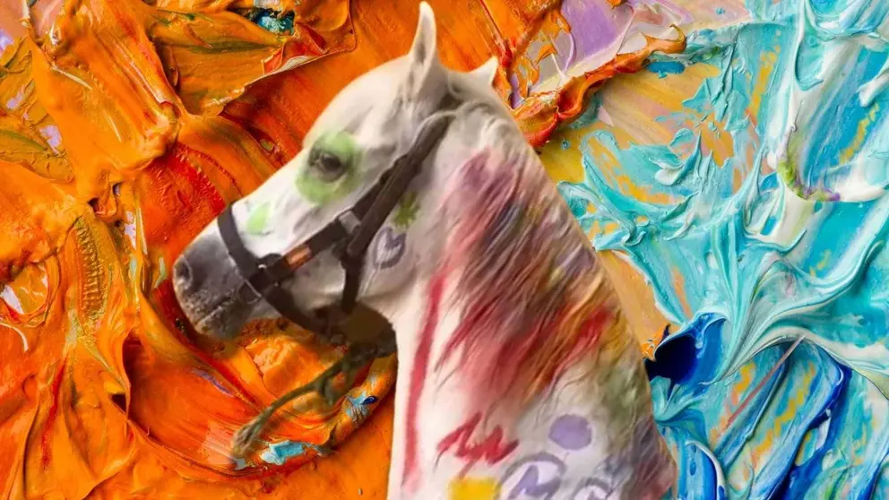 Un club de h&iacute;pica utiliza a un caballo como lienzo en un taller para ni&ntilde;os