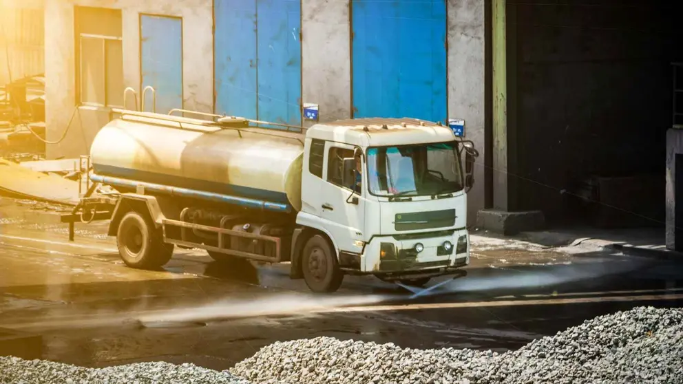 Un cami&oacute;n en una cantera
