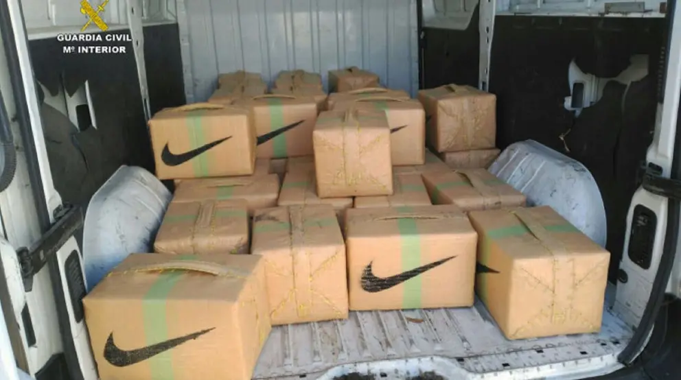 Fardos de hach&iacute;s intervenidos