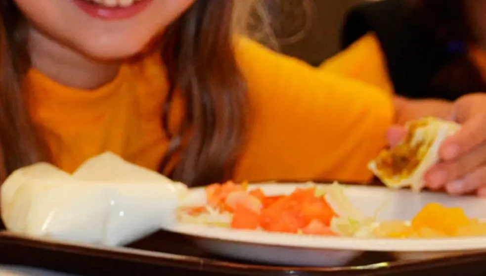 Polic&iacute;a salva la vida de una ni&ntilde;a en Rota