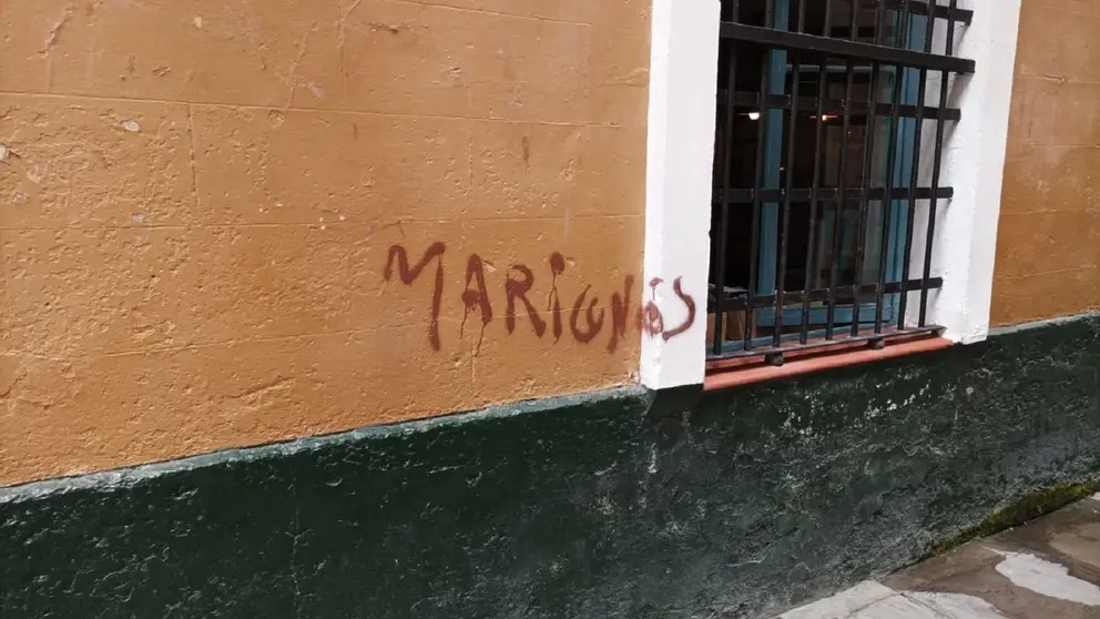 La fachada del bar Teniente Sebl&oacute;n en C&aacute;diz