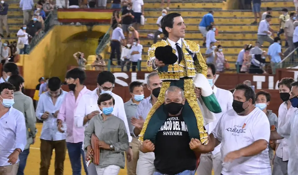Juan Ortega sale a hombros en Jerez de la Frontera