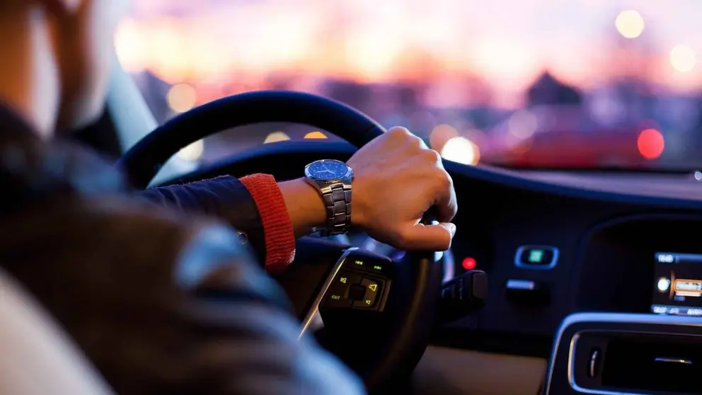Fuerza brutalmente y roba un coche estacionado en La Vi&ntilde;uela de C&oacute;rdoba