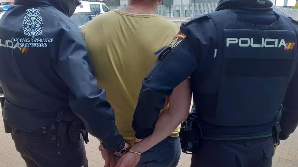 Un hombre detenido en una foto de Archivo