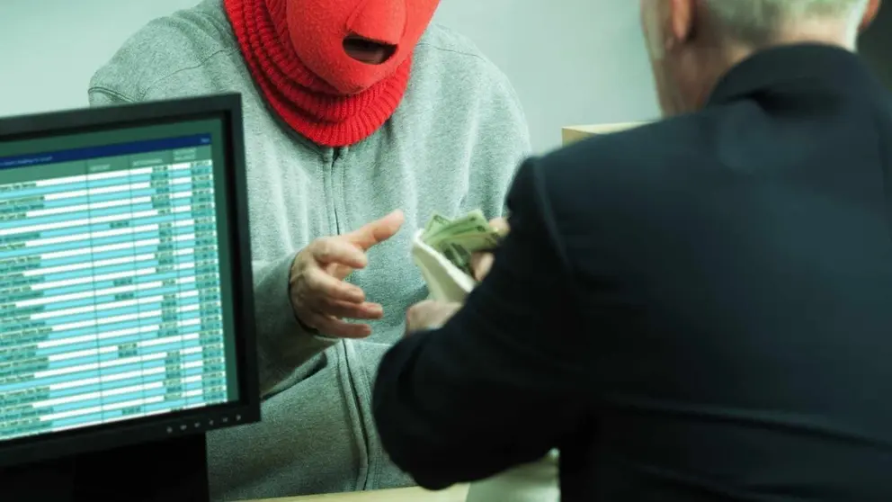 Pillan a un atracador tras atracar con un cuchillo cinco bancos en Barcelona