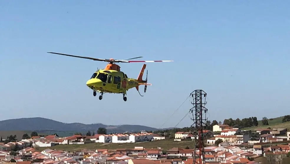 Un helic&oacute;ptero del 061
