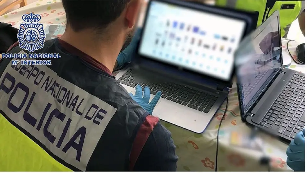 Dos hombres han sido detenidos por pedir material pornogr&aacute;fico a menores