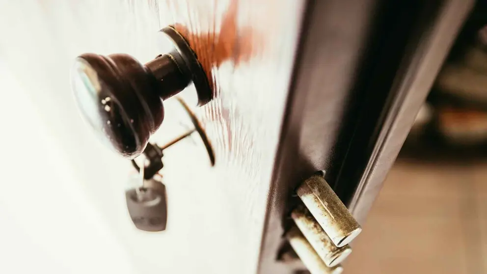 Alertan de marcas en puertas de casas para robar en Granada