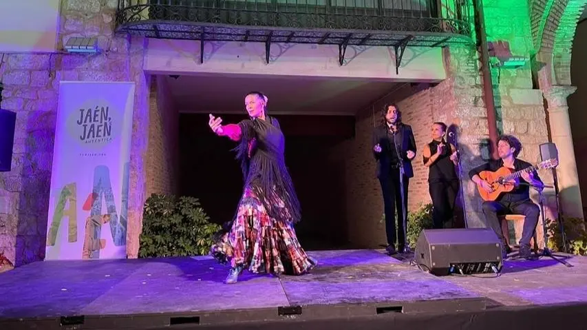 Las guitarras de Jos&eacute; Rojo y Laura Gonz&aacute;lez ponen el broche de oro a las II Veladas Flamencas 'Ja&eacute;n Aut&eacute;ntica'